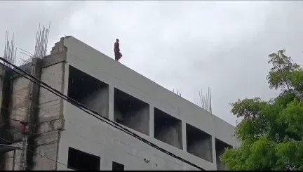कटनी जिला अस्पताल में बड़ा हादसा: निर्माणाधीन तीन मंजिला इमारत से महिला ने लगाई छलांग, हालत बेहद नाजुक
