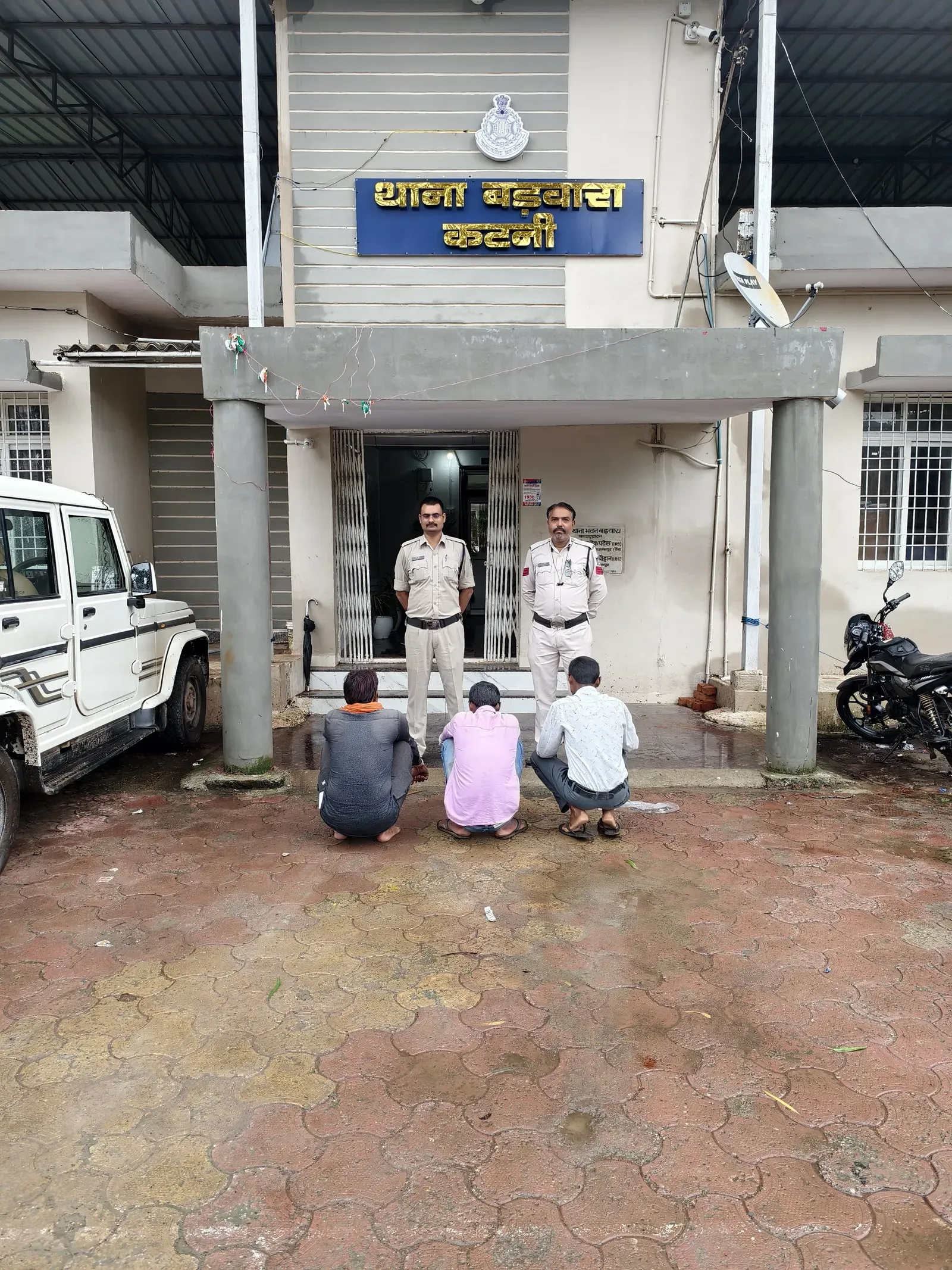 धारदार बका लेकर घूम रहे तीन आरोपी गिरफ्तार, बड़वारा पुलिस ने हथियार किए जब्त