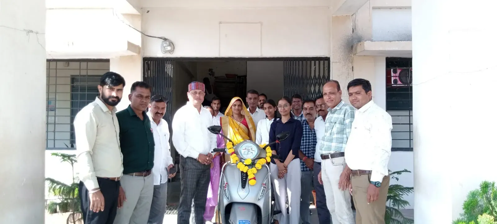 मेधावी छात्रा कु.वैष्णवी गोपाल मेहता को शासन की योजना अंतर्गत स्कुटी मिली*
