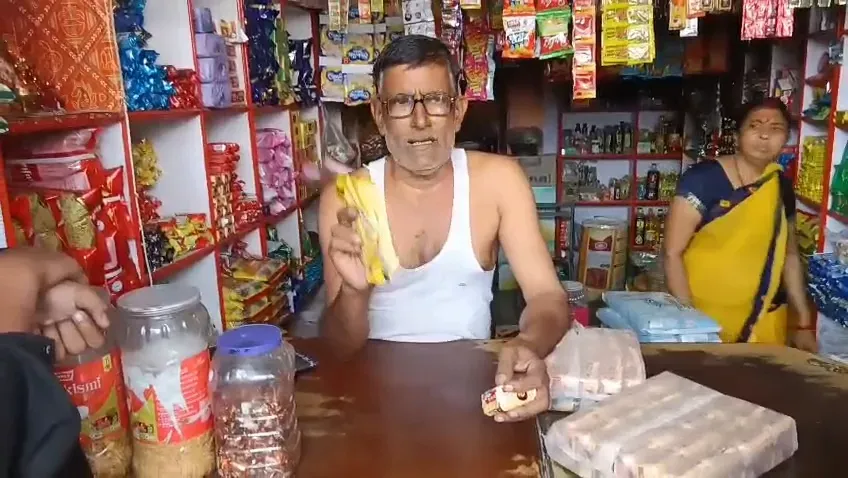 जयपुर में एक्सपायरी सामान बेचने का आरोप, पांडेय किराना स्टोर पर भड़के स्थानीय लोग...