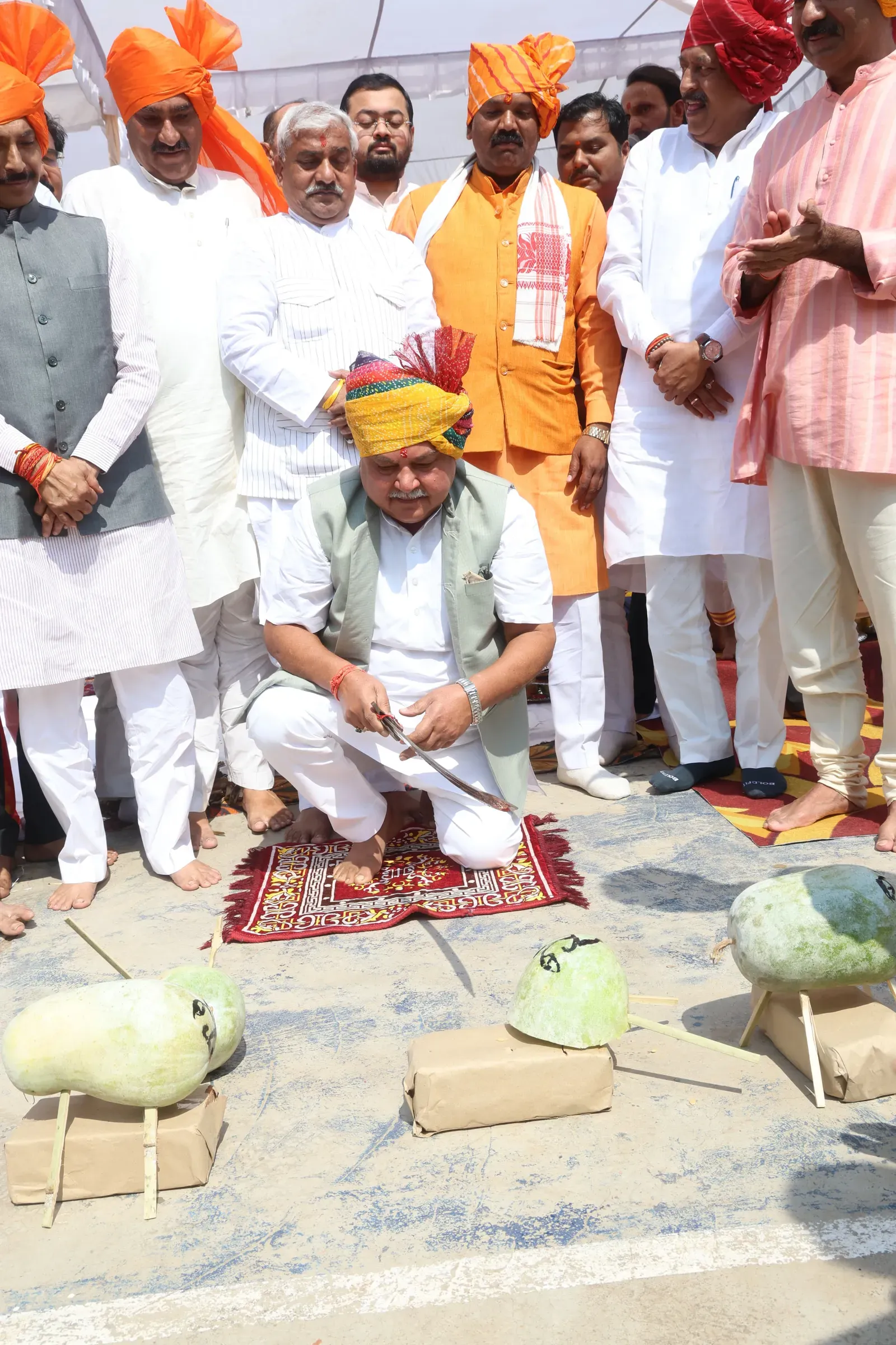 विधानसभा अध्यक्ष श्री तोमर के मुख्य आतिथ्य में विजय दशमी पर वैदिक मंत्रोच्चारों के बीच डीआरपी लाइन में हुआ शस्त्र पूजन