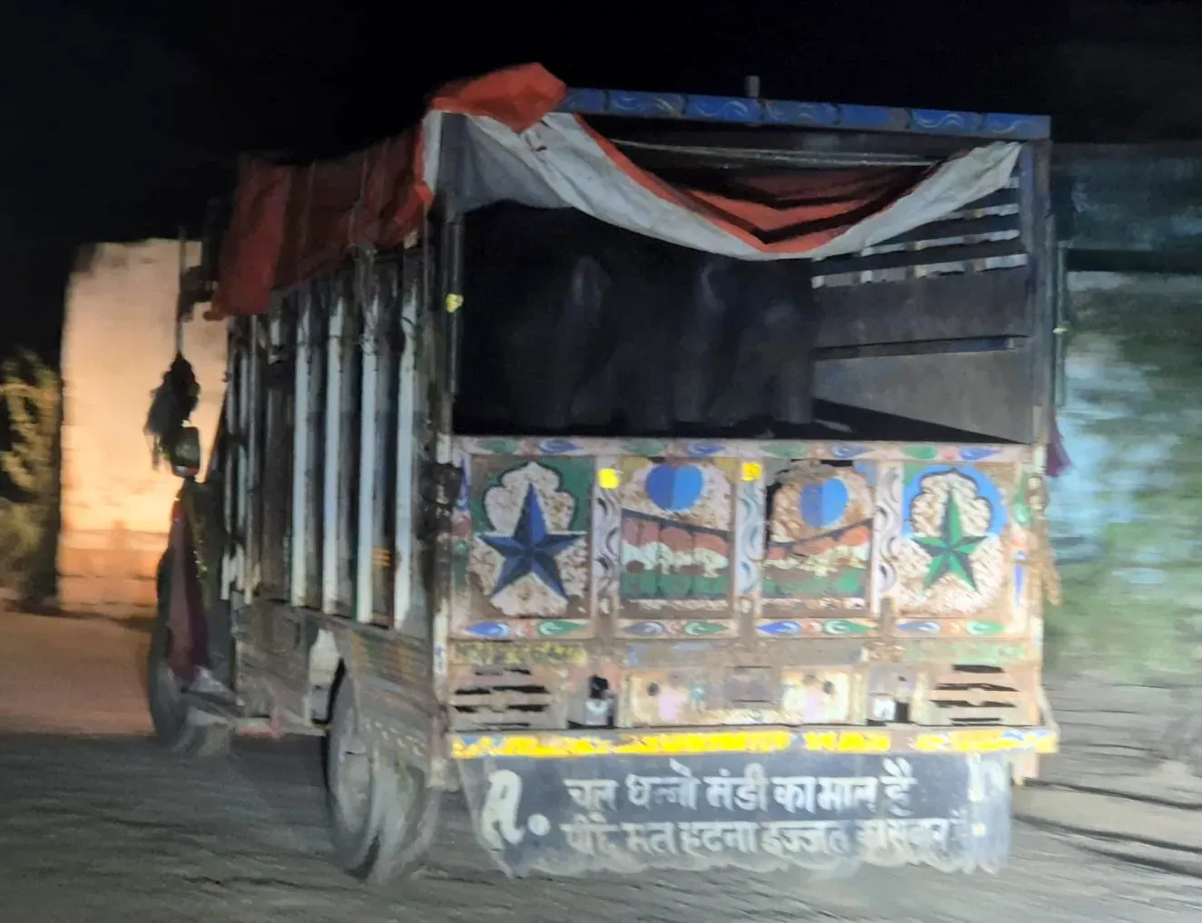 थाना पिछोर पुलिस की भैंस चोर के खिलाफ कार्यवाही पिछोर पुलिस ने भैंस चोरी करने वाले गिरोह का पर्दाफाश कर एक सदस्य को चोरी की दो भैंसें सहित किया गिरफ्तार