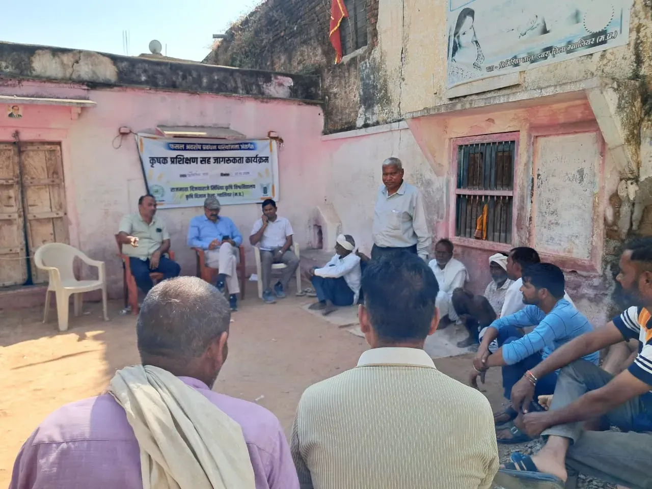 जिले में चौपाल लगाकर किसानों को पराली व नरवाई प्रबंधन के लिए किया जा रहा है जागरूक