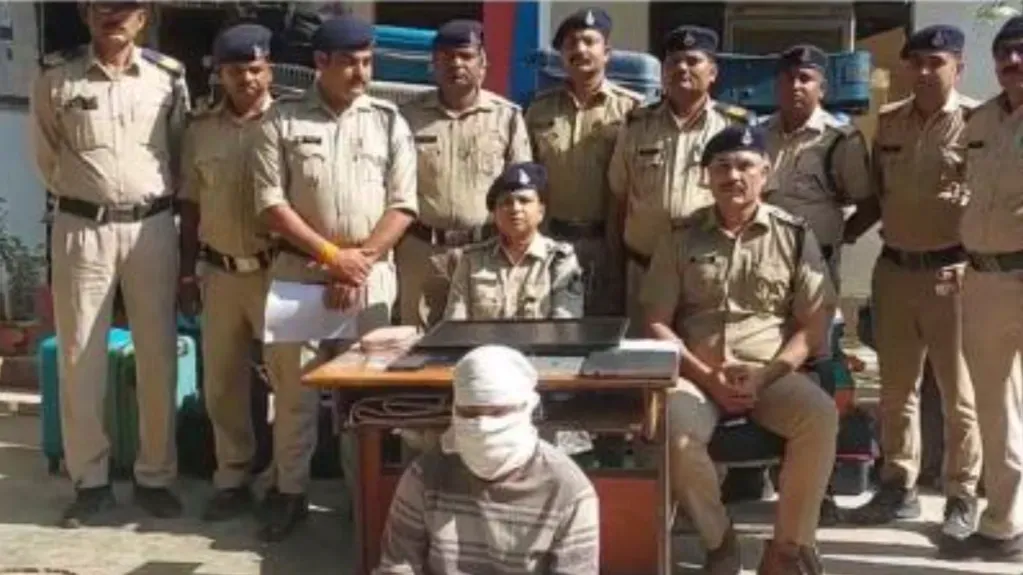 ग्वालियर जीआरपी ने एसी कोच चोर को दबोचा, 34 चोरी के बैग बरामद